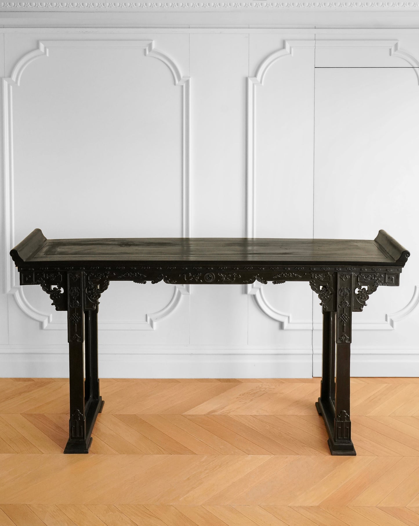 Chinese Sandalwood Console Table with Raised Head Ends
