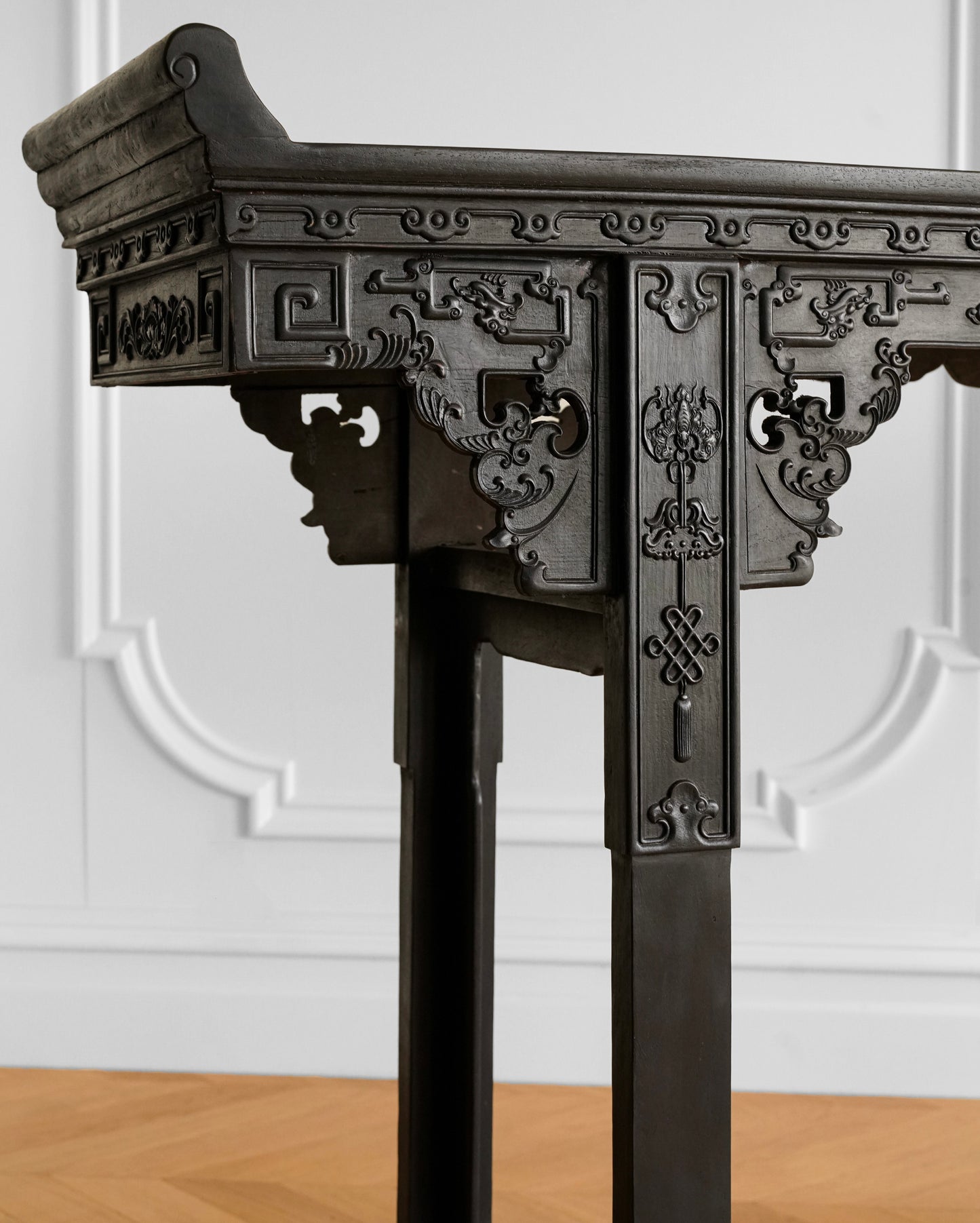 Chinese Sandalwood Console Table with Raised Head Ends