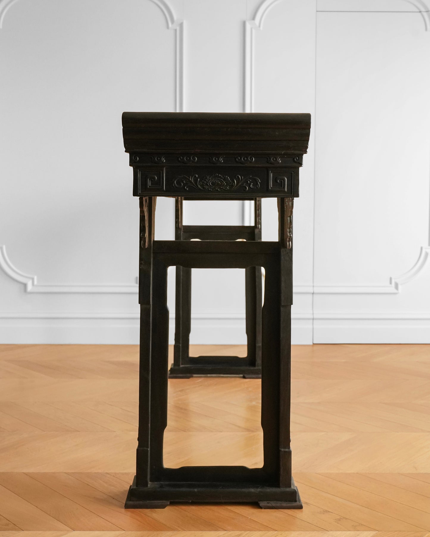 Chinese Sandalwood Console Table with Raised Head Ends