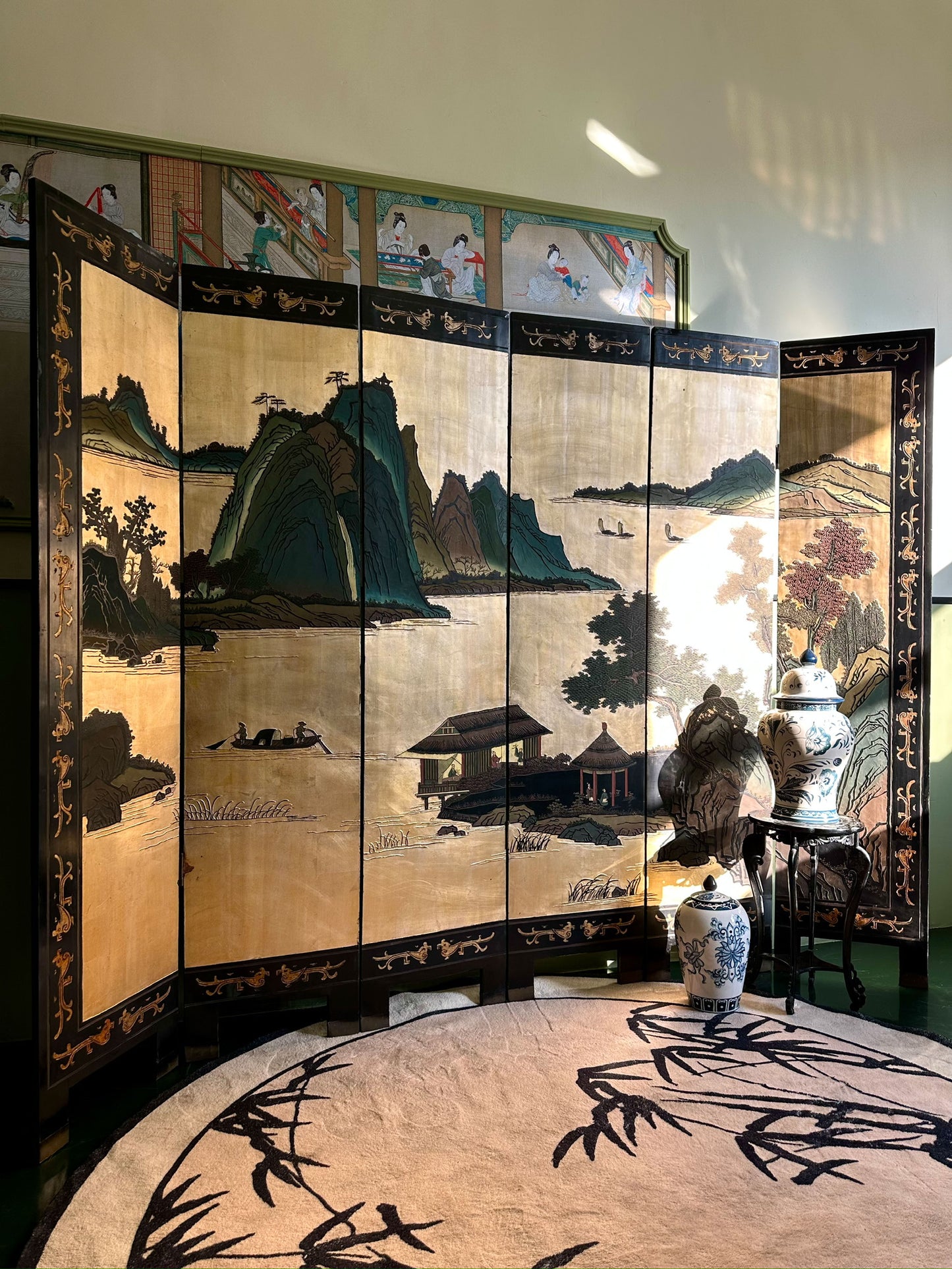 Mid-20th Century Eastern-Style Vibrant Screen front