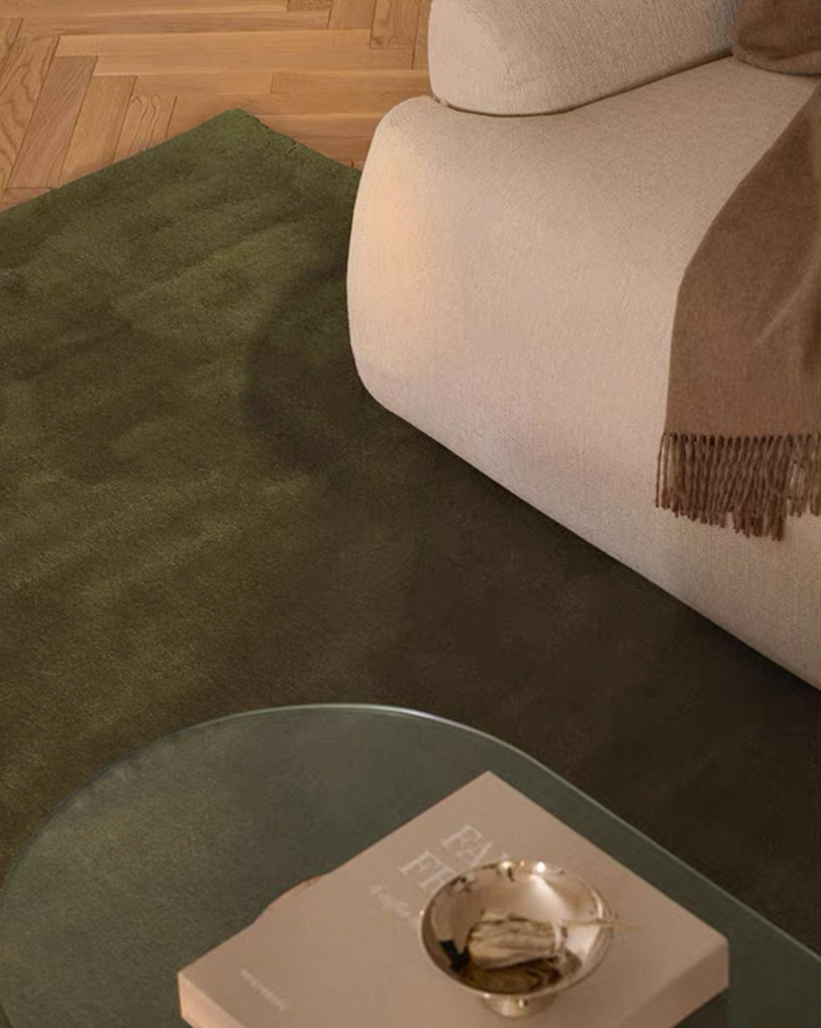 Velvo Minimalist Rug – Olive Moss