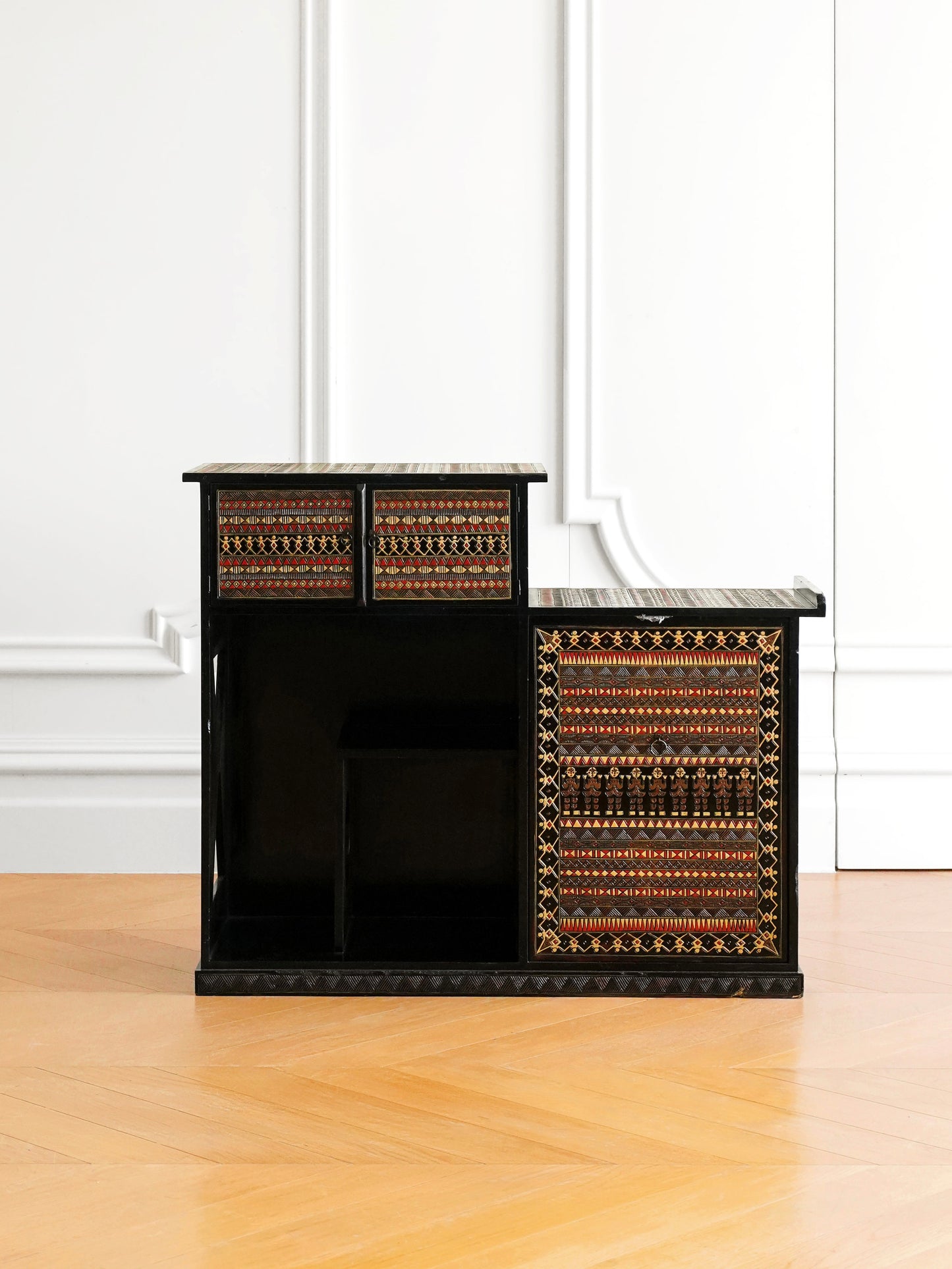 Japanese 20th Century Lacquerware and Wood-carved Tea Stand Cabinet