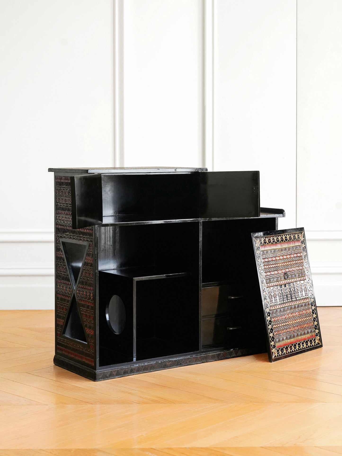 Japanese 20th Century Lacquerware and Wood-carved Tea Stand Cabinet
