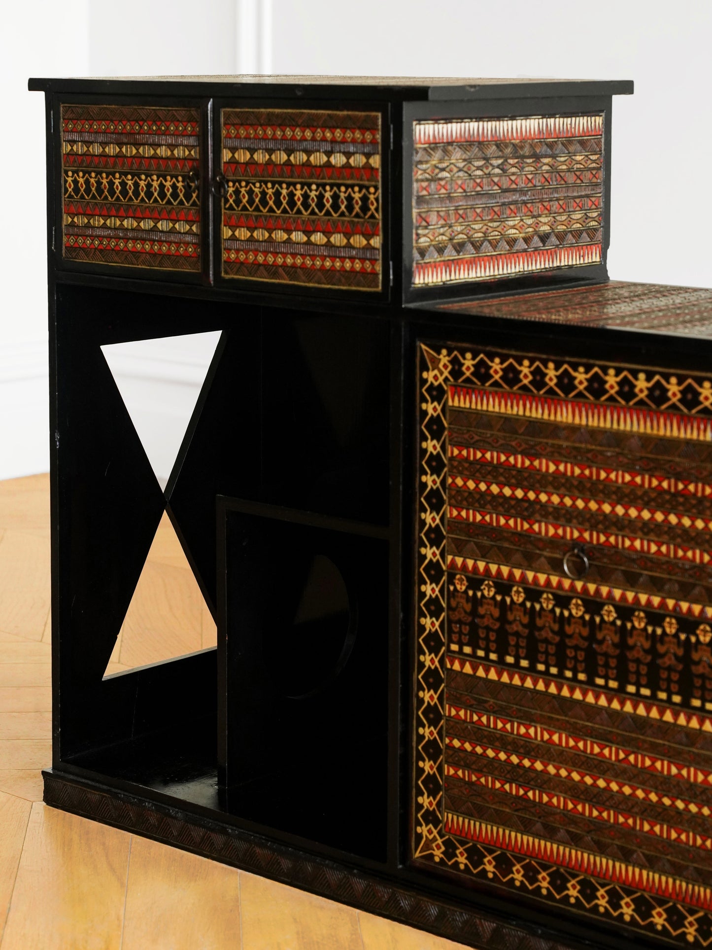 Japanese 20th Century Lacquerware and Wood-carved Tea Stand Cabinet