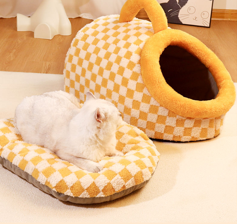Cozy Checkered Pet Bed with Handle