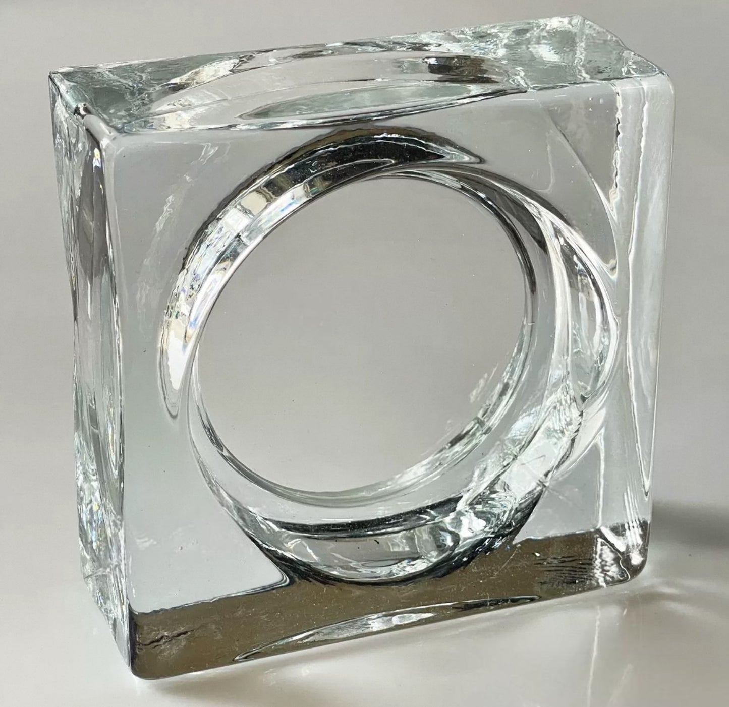 Round Pattern Solid Glass Brick – Crystal Loop