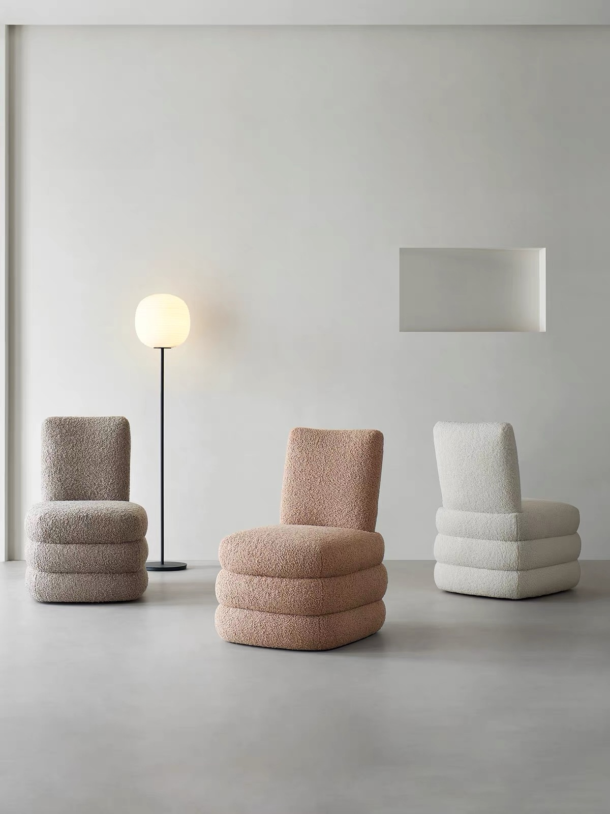 Pillow Bouclé Swivel Lounge Chair