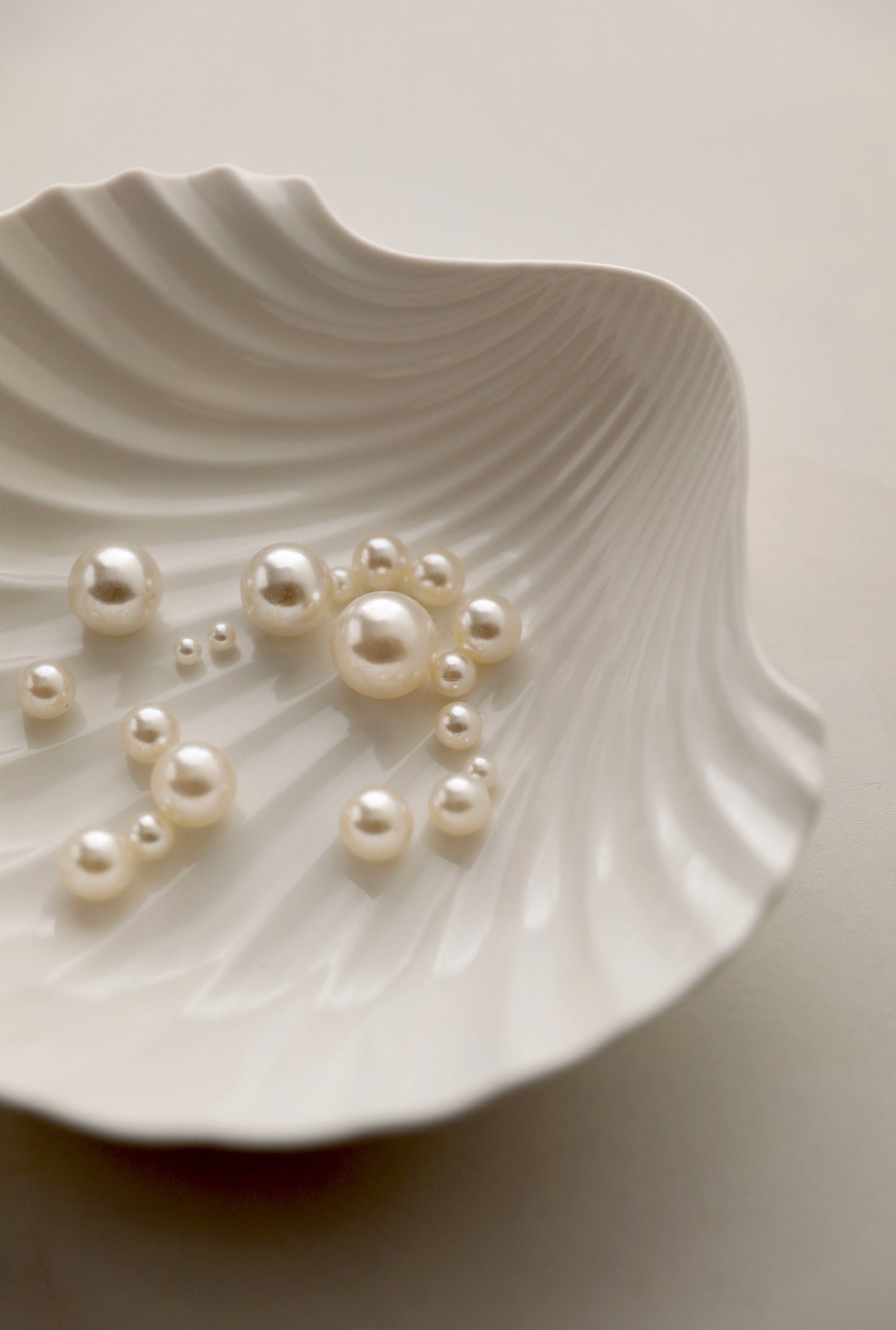 White Ceramic Shell Plate with pearls