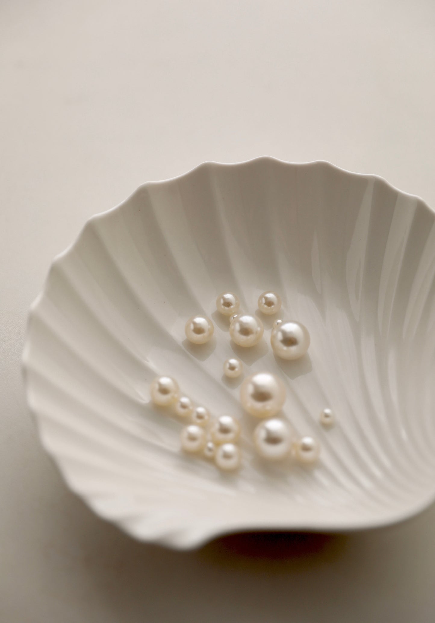 White Ceramic Shell Plate with pearls