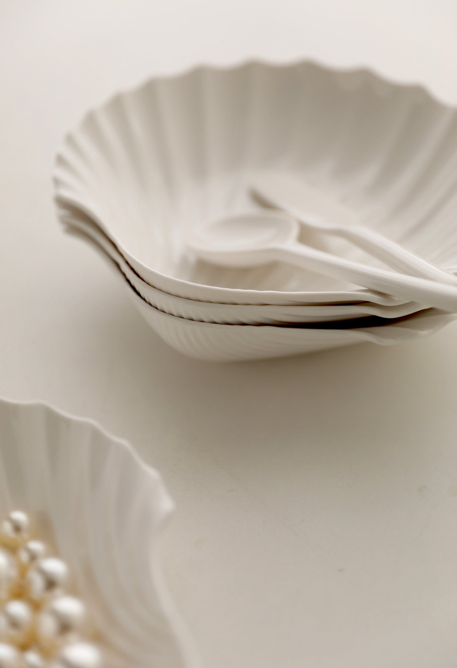 White Ceramic Shell Plate stack