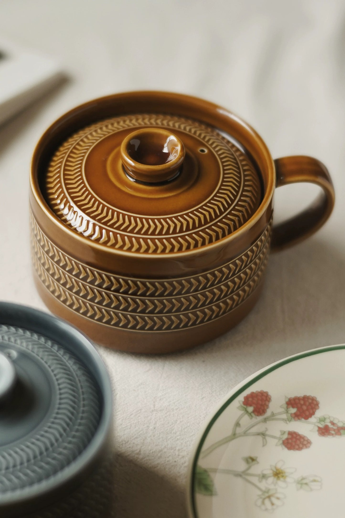 Amber Arrow Glazed Ceramic Soup Pot