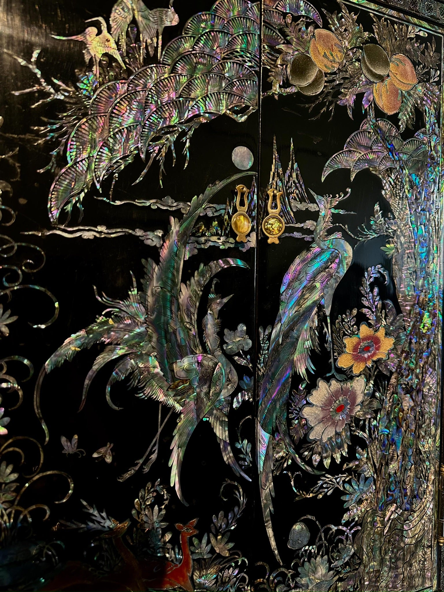 Mid-20th Century Eastern-Style Lacquered Inlaid Cabinet close up