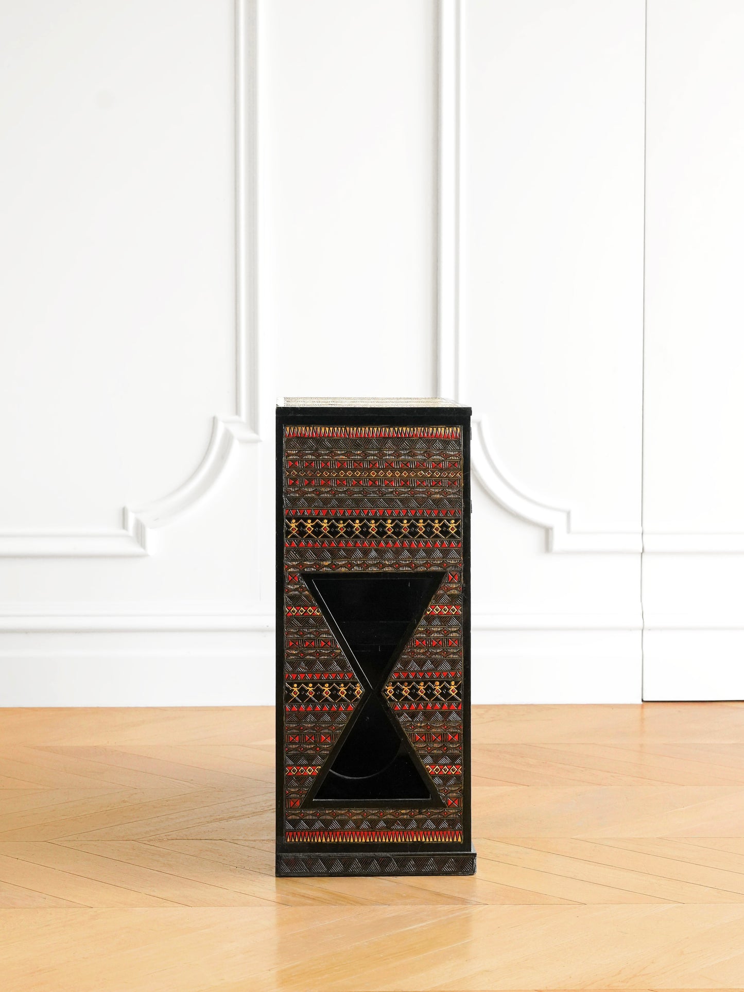 Japanese 20th Century Lacquerware and Wood-carved Tea Stand Cabinet