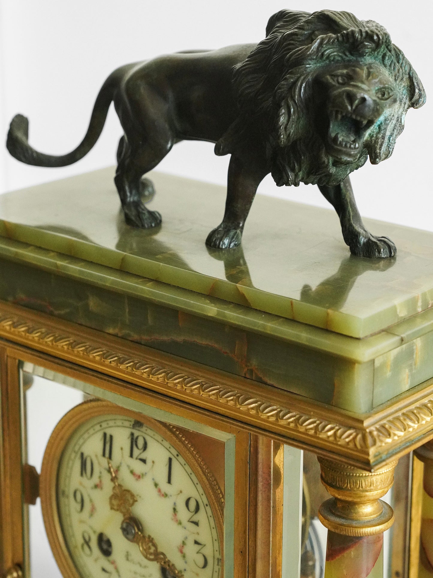 Gilt-Bronze and Agate Fireplace Clock with Bronze Lion