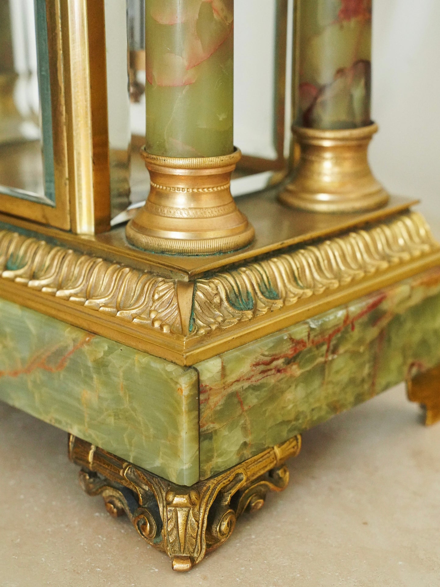 Gilt-Bronze and Agate Fireplace Clock with Bronze Lion