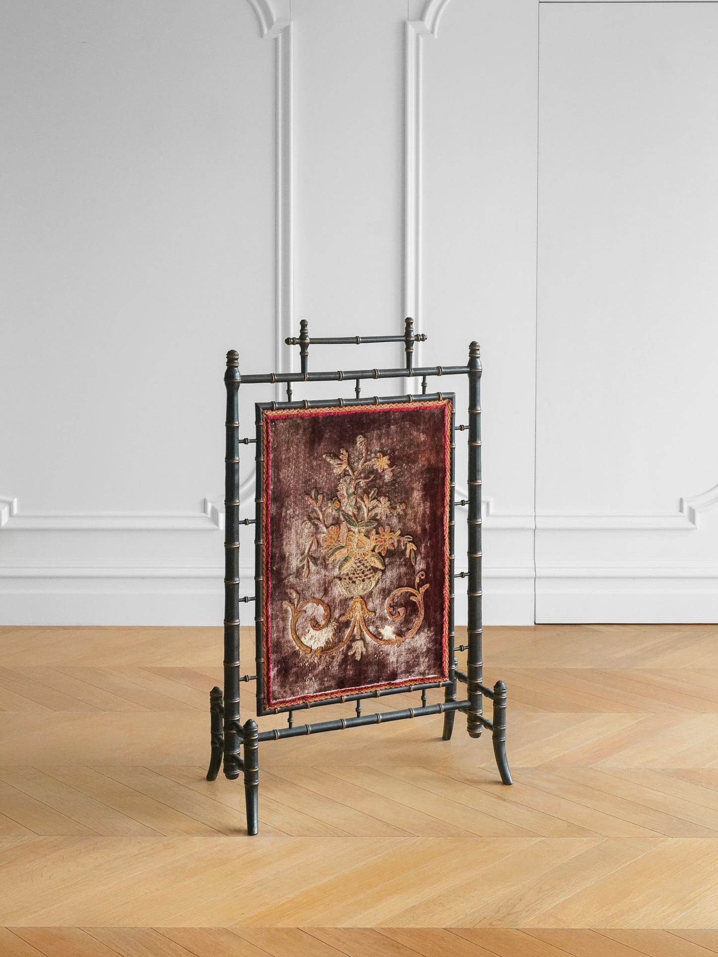 Woodcarving Imitation Bamboo Velvet Fireplace Screen