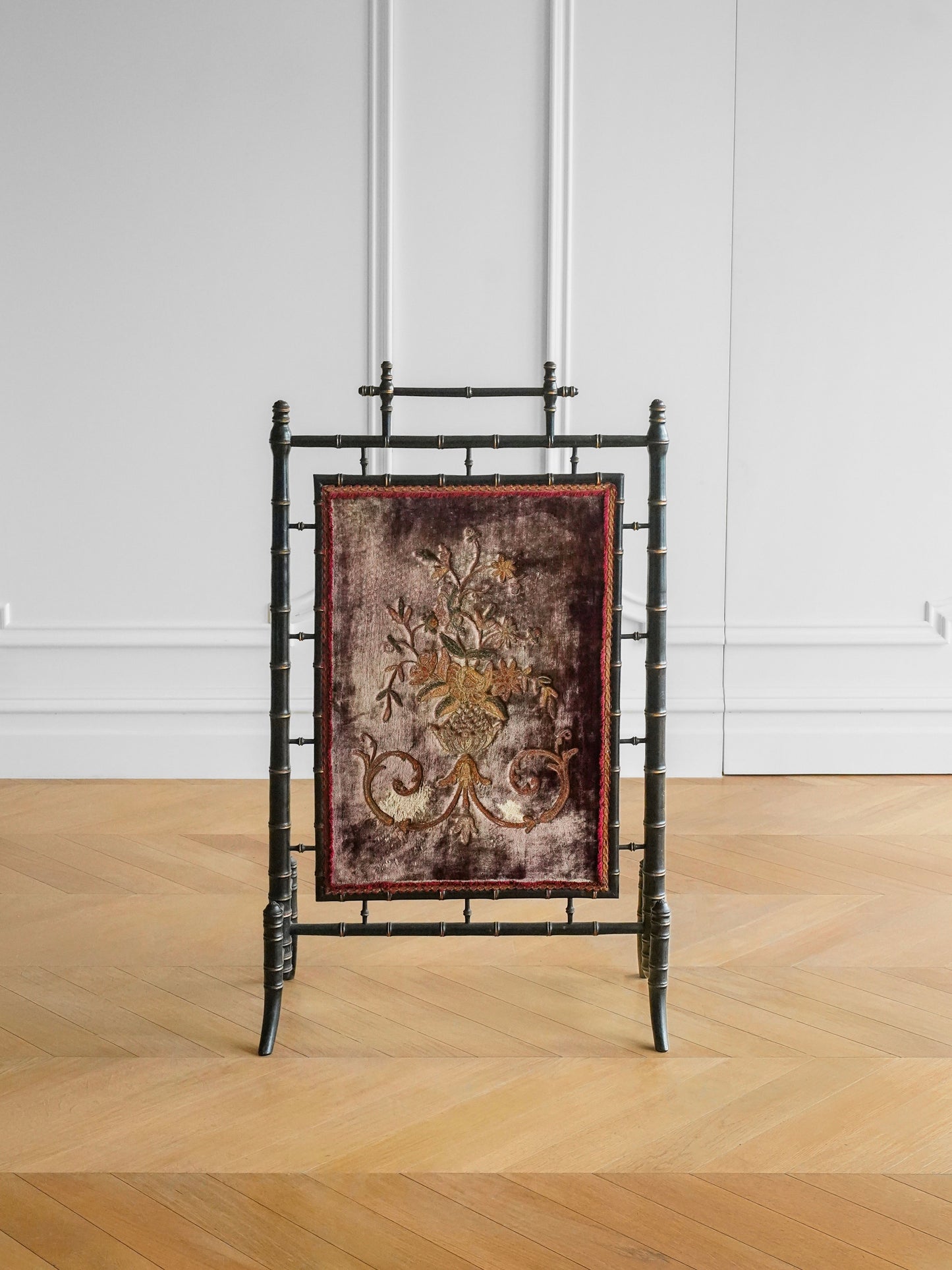 Woodcarving Imitation Bamboo Velvet Fireplace Screen
