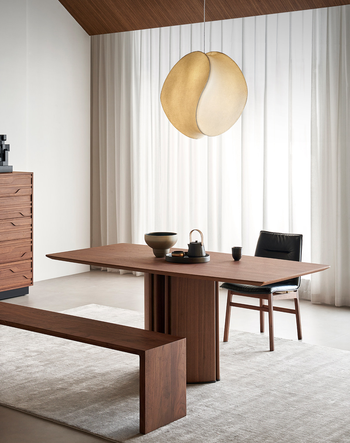 Velluto Column Dining Table