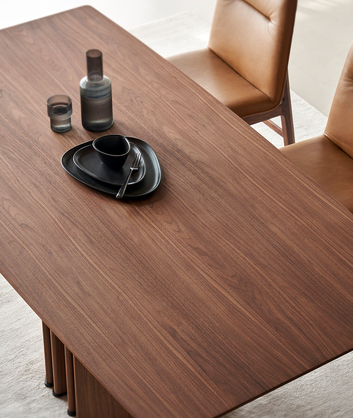 Velluto Column Dining Table